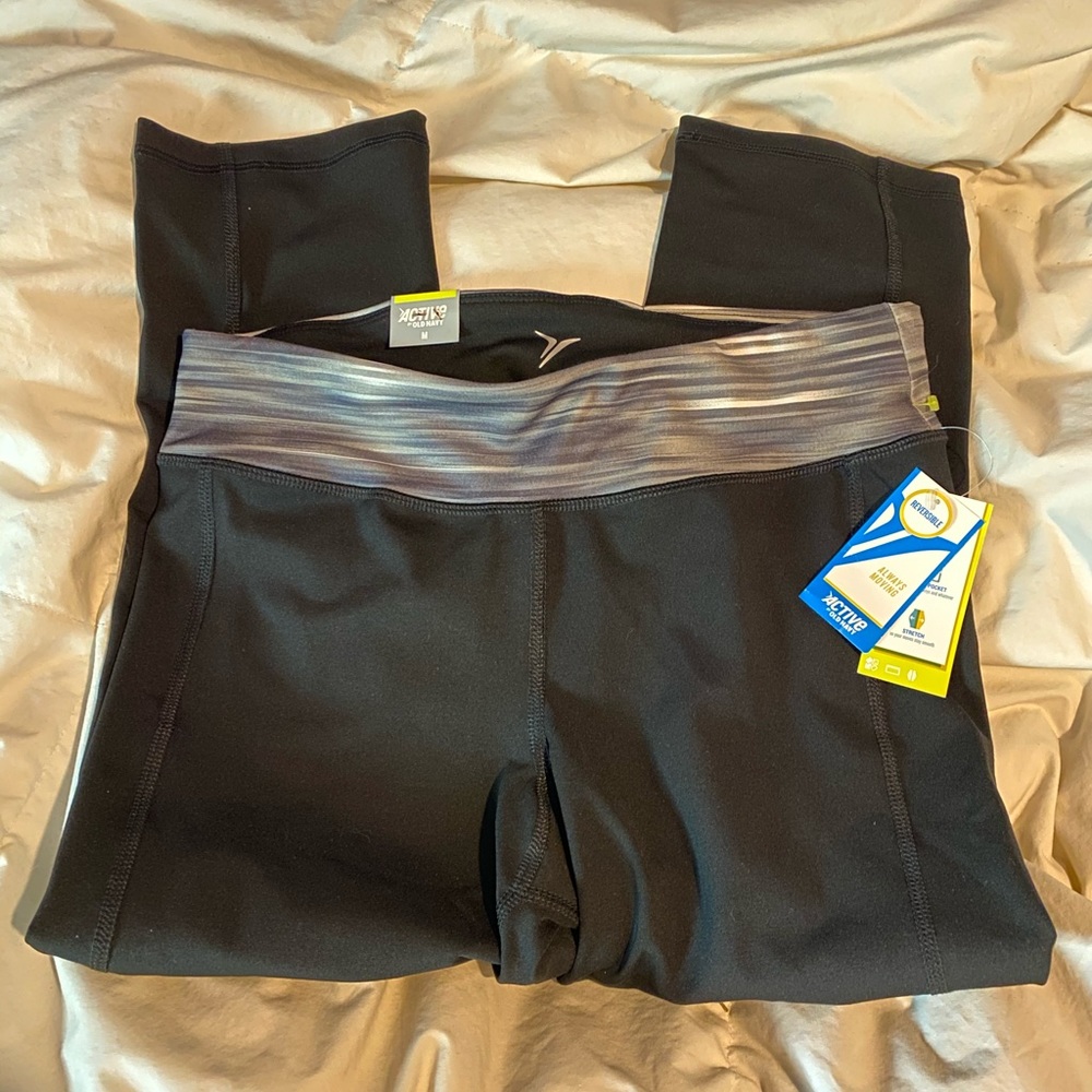Old Navy active reversible Capri leggings size medium